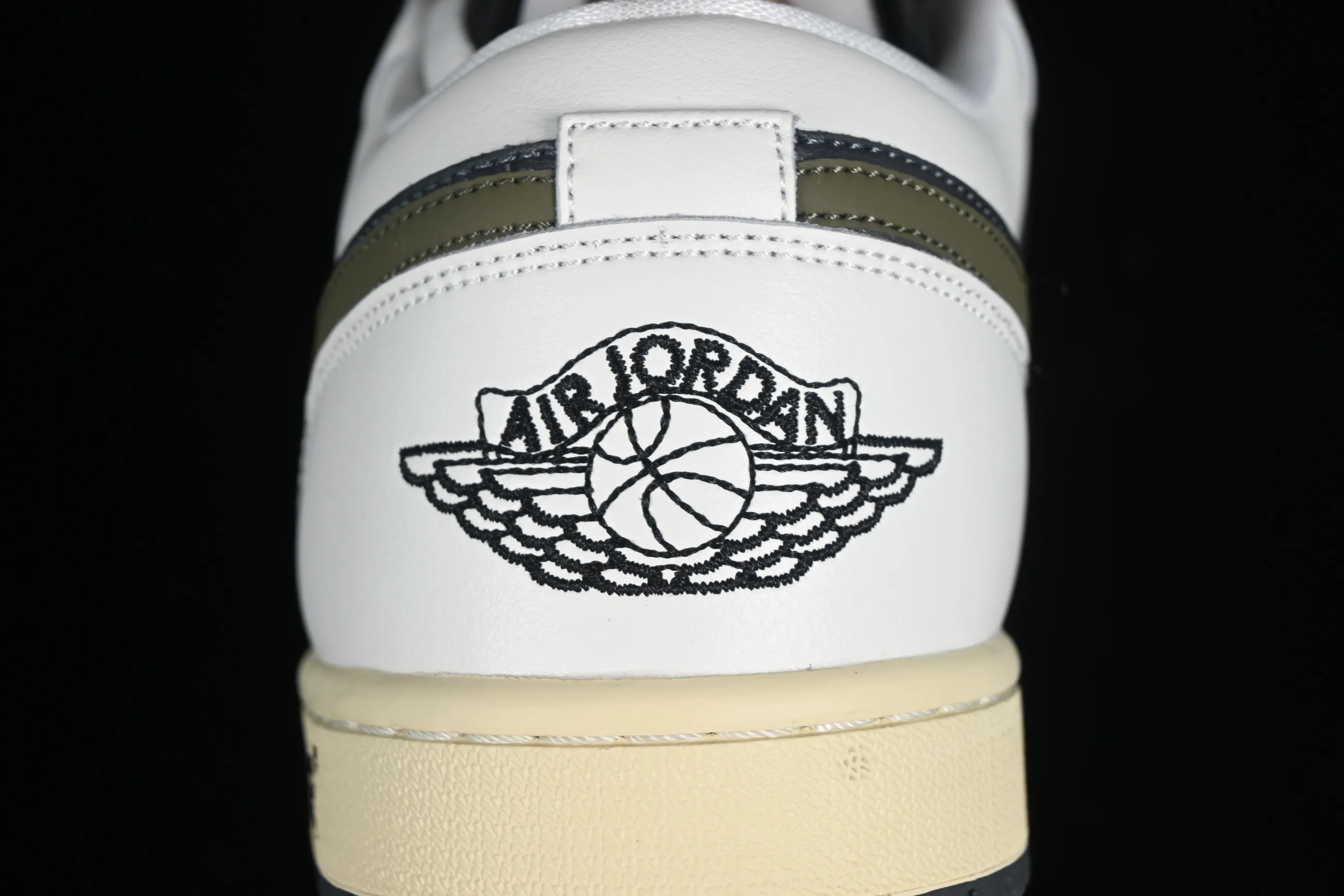 All categories Air Jordan Jordan series basketball shoes Air Jordan 1 Low Air Jordan 1 Low AJ1 Joe 1 black and green customized low-bang cultural casual sneakers DC0774-001